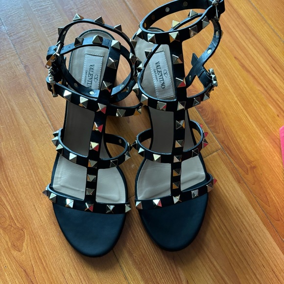 VLTN ROCKSTUD CALFSKIN ANKLE STRAP SANDAL 60 MM / size 37